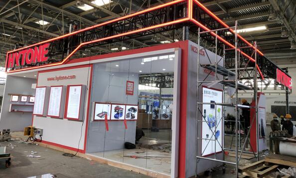 展臺(tái)設(shè)計(jì)和施工過(guò)程中需要注意什么？及搭建展臺(tái)需要注意什么？